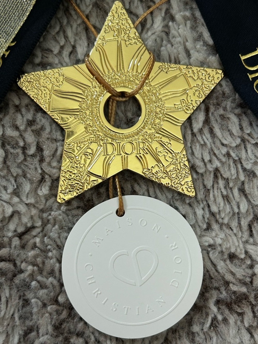 Diffuser Star Ornament with Ribbon - Picture 4 of 4